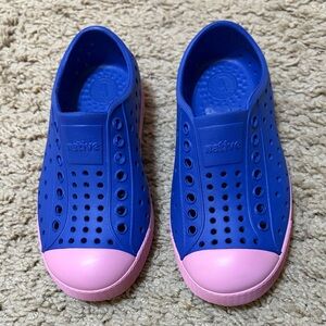 Native Kids Water Shoes - Blue with Pink Accents
